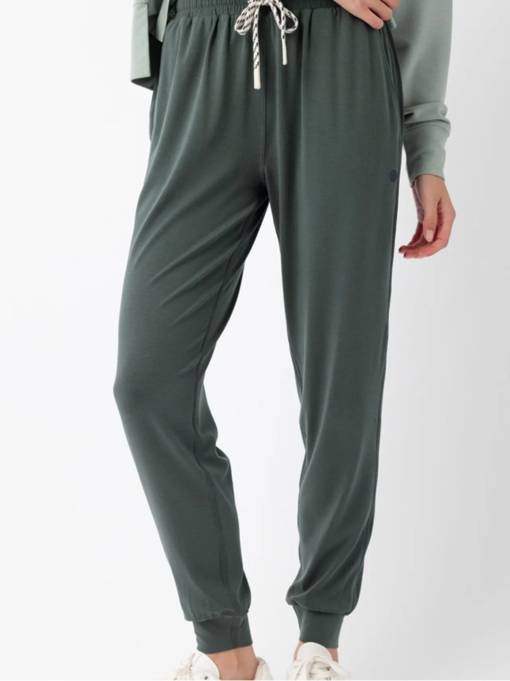 Cozy Earth Women’s Studio Joggers Sz M (Current On Website)